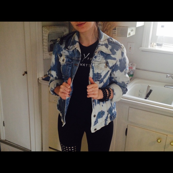Light Blue Cloud Wash Denim Jean Jacket! - Picture 6 of 10